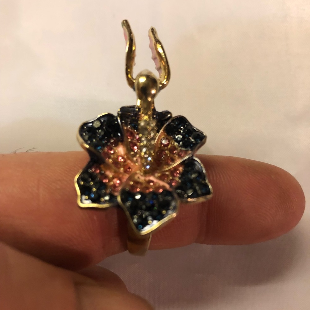 Women’s statement hummingbird ring